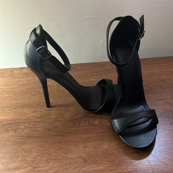 Stilettos - Picture 2 of 2